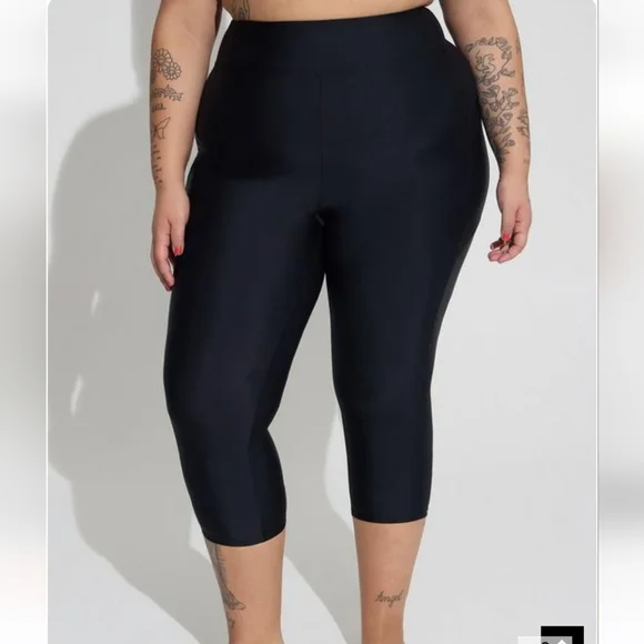 🆕️🩱3X BLACK SWIM CAPRI LEGGING - HIGH RISE & POCKETS🩱 - Picture 4 of 5